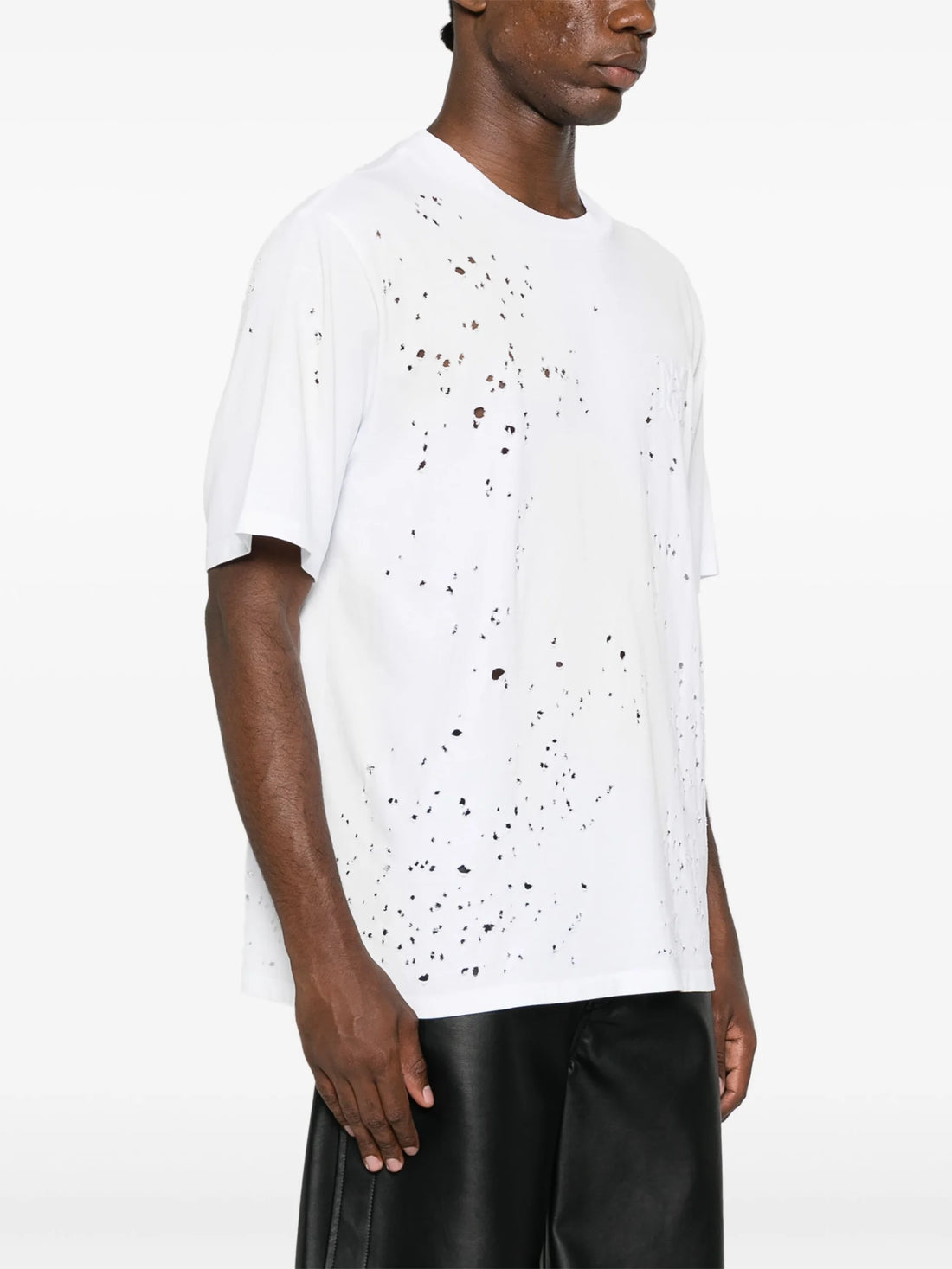 An optical white cotton t-shirt by AMIRI, available at Lestyle Boutique. Featuring a distressed shotgun effect and tonal embroidered logo, this tee blends modern design with a bold aesthetic.