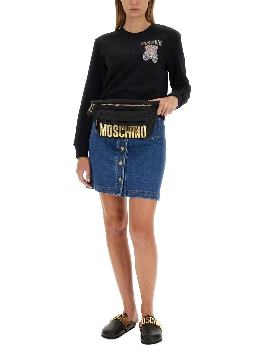ÁO NỈ MOSCHINO