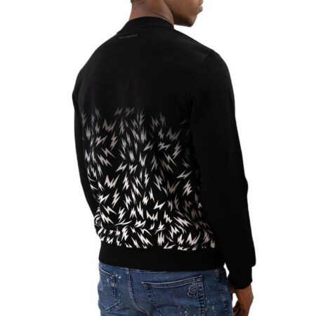 Karl Lagerfeld black sweater with a minimalist design, available at Lestyle. A comfortable and versatile choice for cooler weather.